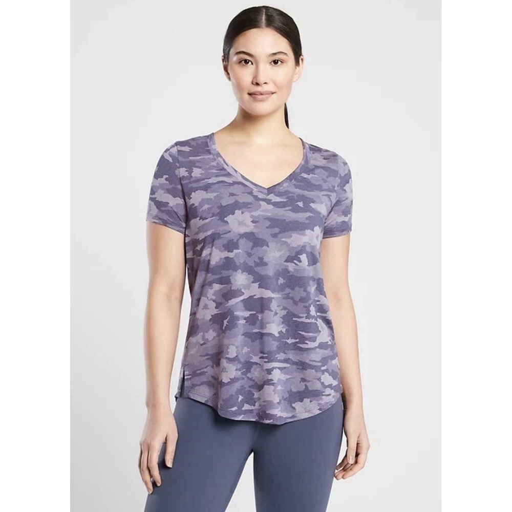 Athleta Breezy Scoop V-Neck Tee Flora Camo Gray & Black Small So Soft